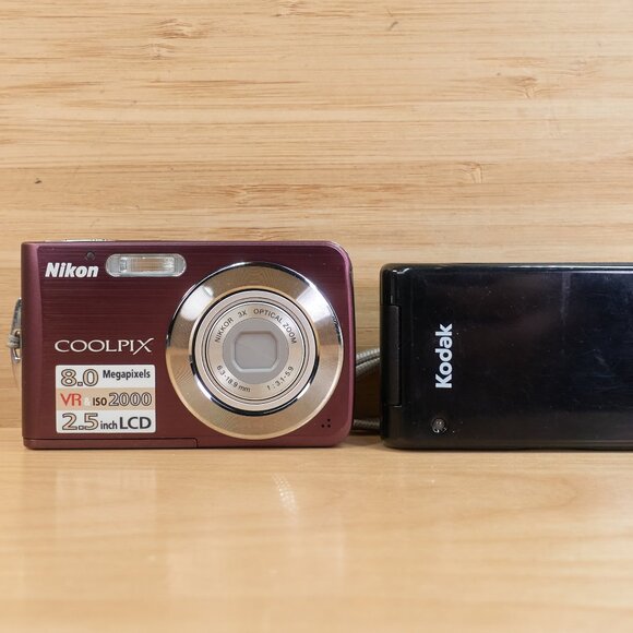 Nikon Coolpix S210 / 8MP Digital Camera / 3x Optical Zoom / Plum / Tested - Picture 2 of 9